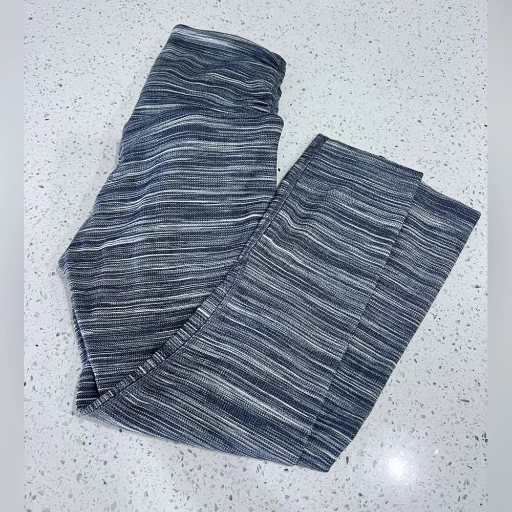 Lululemon Athletica Align Crop 21" Leggings Black and White Womens Sz 4 EUC - Picture 5 of 9